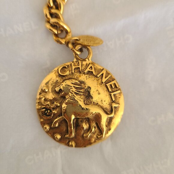 Chanel Key Ring in Gold Lion - Picture 5 of 6